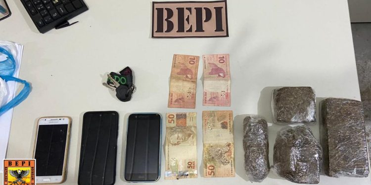 Polícia Militar captura trio que realizava delivery de drogas na cidade de Picos