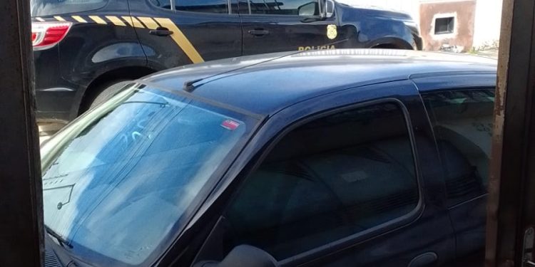 Polícia Federal deflagra  operação e faz buscas e apreensão no conjunto Mocambinho