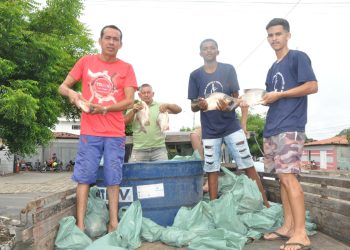 SEMANA SANTA: Prefeitura de Hugo Napoleão entrega peixes para a população