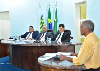 Uso da Tribuna Livre e aprovação de contas de ex-prefeitos marcam sessão na Câmara de Floriano