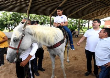 Centro de Equoterapia de Parnaíba é inaugurado e governador anuncia investimento na segurança local