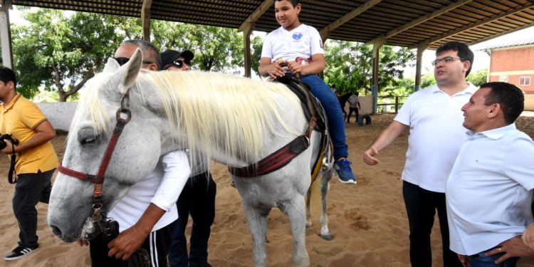 Centro de Equoterapia de Parnaíba é inaugurado e governador anuncia investimento na segurança local