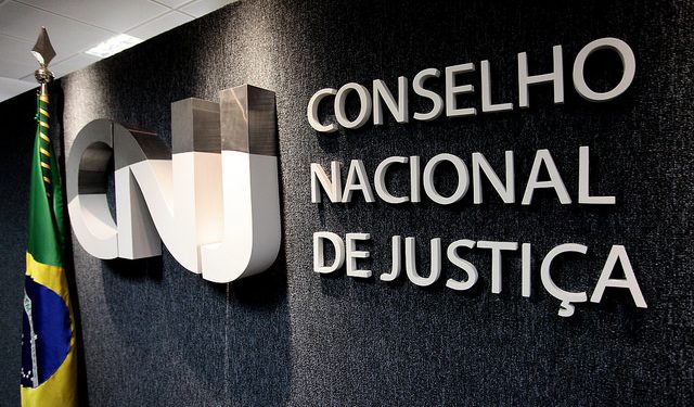 Corregedor do CNJ suspende pagamento de benefício bilionário a juízes de todo Brasil