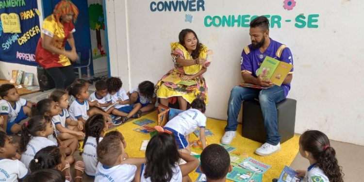 Prefeitura de Floriano comemorou o Dia do Livro Infantil com contação de estórias em creche da cidade