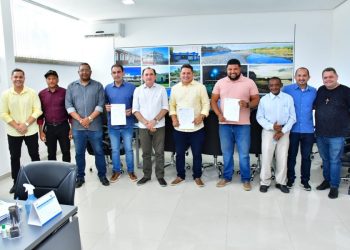 Prefeito de Floriano assina ordens de serviço que somam quase R$ 800mil de investimento em obras