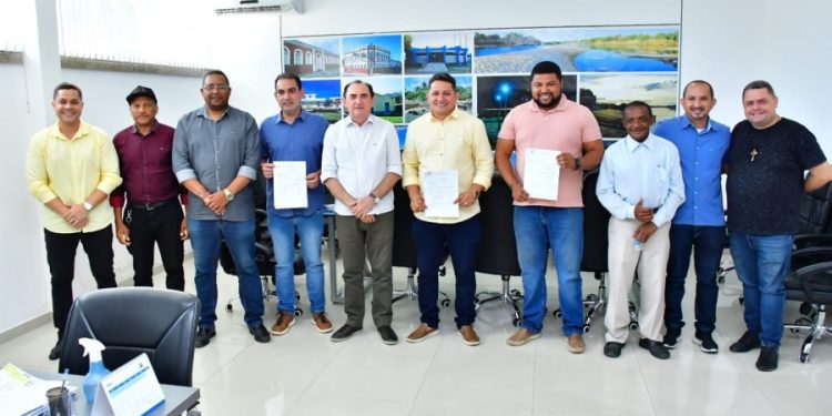 Prefeito de Floriano assina ordens de serviço que somam quase R$ 800mil de investimento em obras