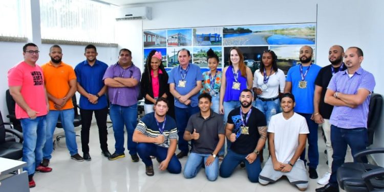 Apoio da Prefeitura de Floriano a atletas de jiu-jitsu retorna à cidade em forma de medalhas