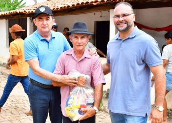 Prefeitura de Floriano inicia distribuição de cestas básicas do período de Semana Santa