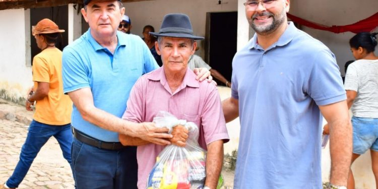Prefeitura de Floriano inicia distribuição de cestas básicas do período de Semana Santa