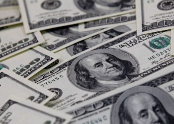 Dólar fecha abaixo de R$ 5,00 pela primeira vez em dez meses, bolsa de valores atinge maior nível