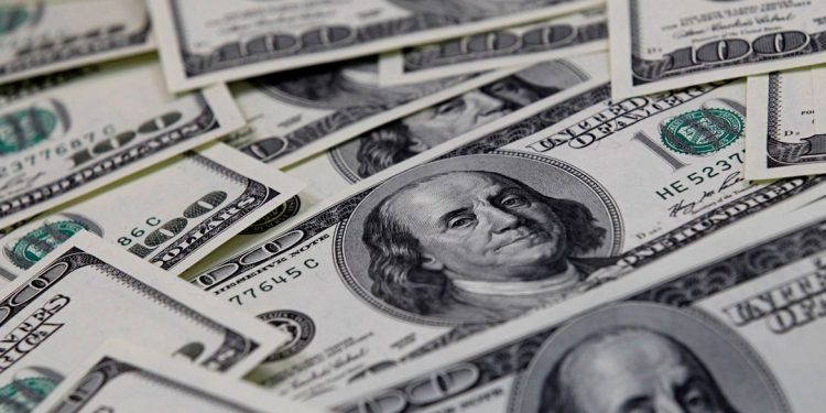 Dólar fecha abaixo de R$ 5,00 pela primeira vez em dez meses, bolsa de valores atinge maior nível