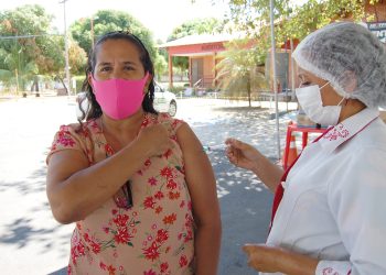 Vacinas contra gripe e covid bivalente seguem disponíveis nas UBS e postos drive thru