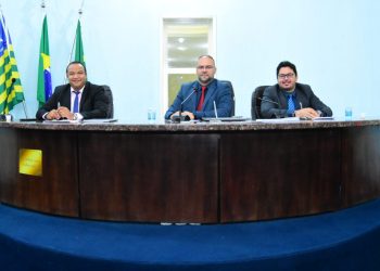 Vereadores de Floriano apoiam projeto da associação de ex-combatentes após uso da Tribuna Livre