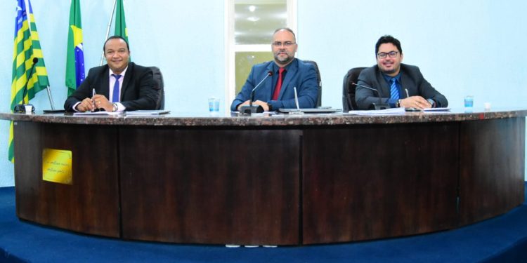 Vereadores de Floriano apoiam projeto da associação de ex-combatentes após uso da Tribuna Livre
