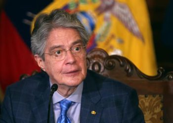 Presidente do Equador dissolve Parlamento e convoca novas eleições