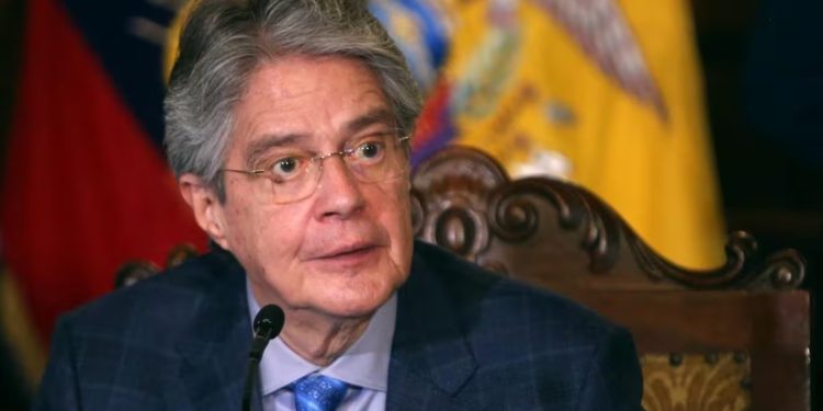 Presidente do Equador dissolve Parlamento e convoca novas eleições