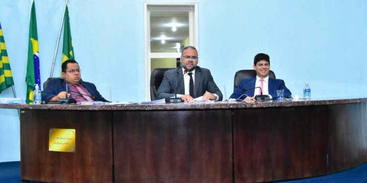 Vereadores de Floriano encerram as sessões de maio com  aprovação de 16 projetos