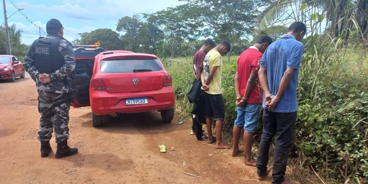 Bprone prende indivíduos suspeito de assaltos e recuperam veículo roubado no centro de Teresina