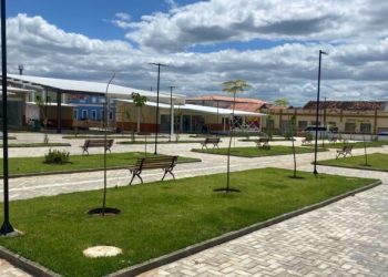 Governo do Estado atraves da SEINFRA conclui reforma da maior praça do Piauí