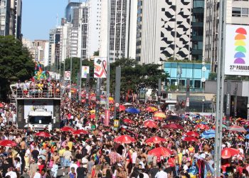 NO DOMINGO: Parada LGBT une luta por políticas e festa na Avenida Paulista