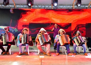 Prefeitura de Floriano promove apresentação da Orquestra Canta Luiz em praça pública
