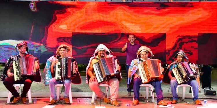 Prefeitura de Floriano promove apresentação da Orquestra Canta Luiz em praça pública