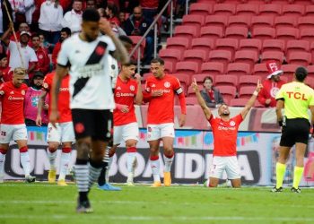 Na vice-lanterna do Brasileirão, Vasco já tem início pior do que nos quatro rebaixamentos