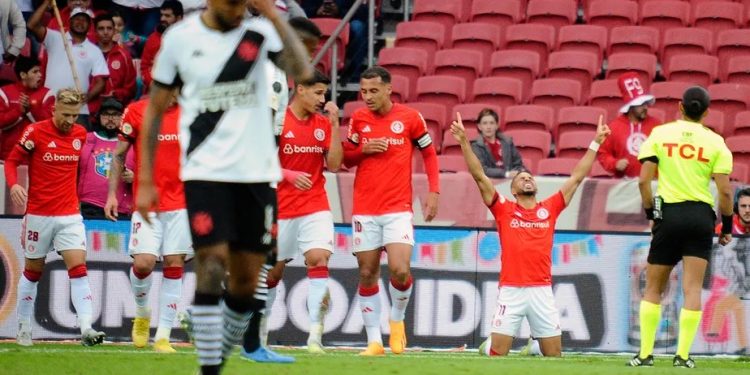 Na vice-lanterna do Brasileirão, Vasco já tem início pior do que nos quatro rebaixamentos