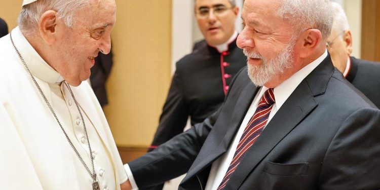 Presidente Lula e papa Francisco se encontram no Vaticano