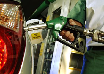 Gasolina deve ficar R$ 0,34 mais cara a partir de hoje (29) com volta de impostos