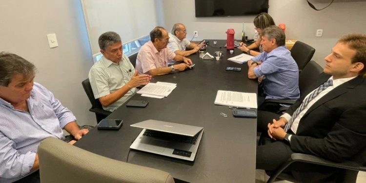 Sílvio Mendes assume União Brasil e mantém partido na oposição em Teresina