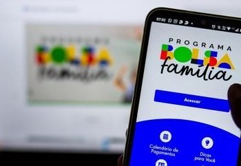 Bolsa Família terá extra de R$ 50 para gestantes e adolescentes neste mês; veja calendário