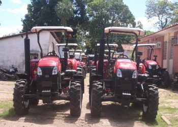 Secretaria da Agricultura Familiar entrega tratores para projetos da agricultura familiar nesta sexta (23)