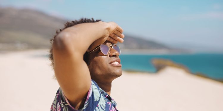 Especialista recomenda cuidados com a visão durante às férias