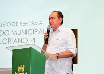FLORIANO: Com antecipação da 1ª parcela do 13º foi injetado mais de 2 milhões de reais na economia local