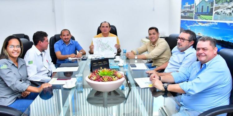 Reunião discute avanço das obras de esgotamento e interligação de novos bairros de Floriano