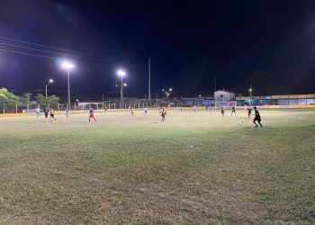 Prefeitura de Teresina amplia iluminação do campo de futebol da Vermelha com projetores mais eficientes