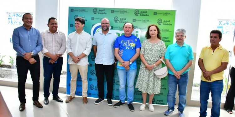 Prefeito Antônio Reis entrega reforma do Centro de Testagem e Aconselhamento em Floriano