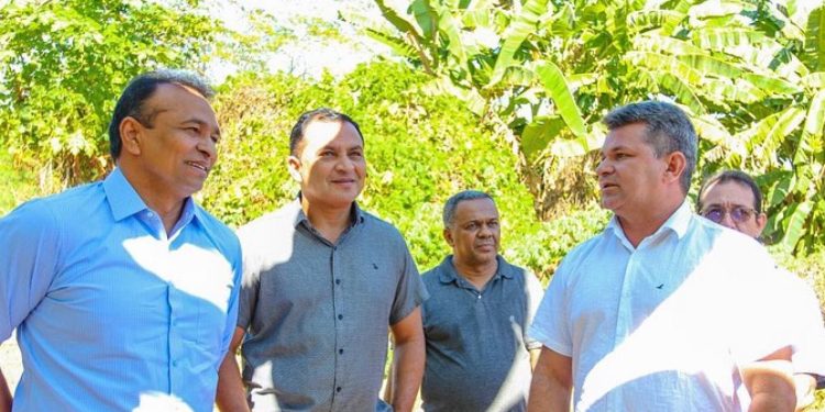 Secretário de Assistência Técnica e Defesa Agropecuária Fábio Abreu visita o IFPI em José de Freitas
