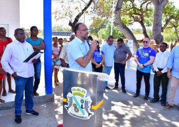 Vereadores participam de entregas do mercado público e escola no Amolar
