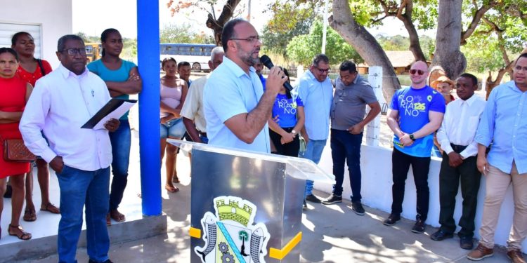 Vereadores participam de entregas do mercado público e escola no Amolar