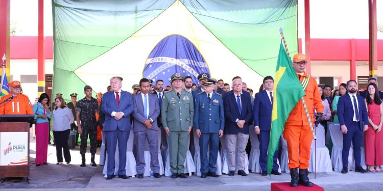 Corpo de Bombeiros Militar realiza solenidade alusiva aos 79 anos da corporação