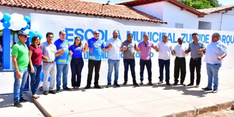 126 anos: Prefeitura de Floriano entrega escola do Amolar reestruturada e renomeada