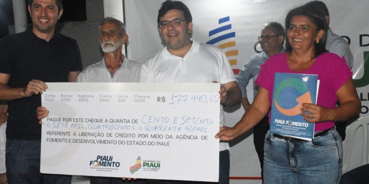 Governador libera crédito para produtores de Picos e prestigia prova de mountain bike