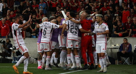 Flamengo volta a vencer o Athletico-PR e está nas semifinais da Copa do Brasil