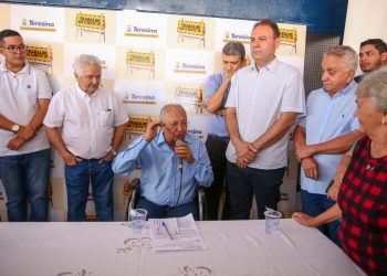 Prefeito Dr. Pessoa assina ordem de serviço para o asfaltamento de ruas do bairro Lourival Parente