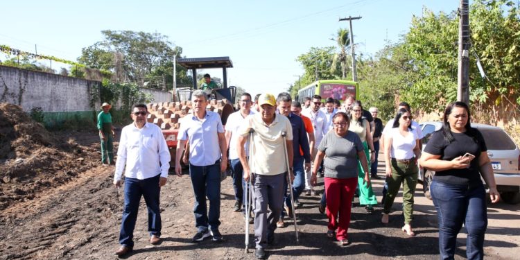 Prefeito Dr. Pessoa vistoria início da obra de recuperação da estrada do Boa Hora