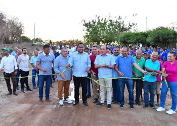 Prefeitura de Floriano entrega passagem molhada que dá acesso a localidade Bom Jardim