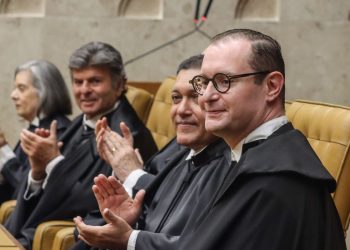 ELES PODEM: Por unanimidade, ministros do STF aprovam aumento do próprio salário