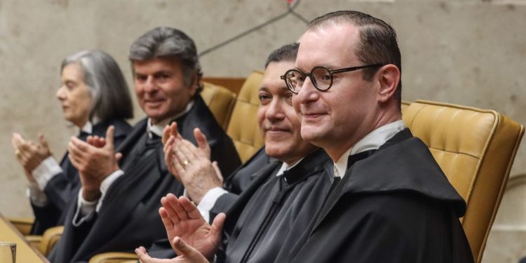 ELES PODEM: Por unanimidade, ministros do STF aprovam aumento do próprio salário